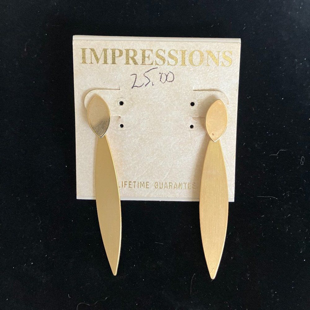 Striking Gold Dangle Earrings 2 1/4 Inches Long EUC
